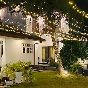 Guest house White Airport Transit